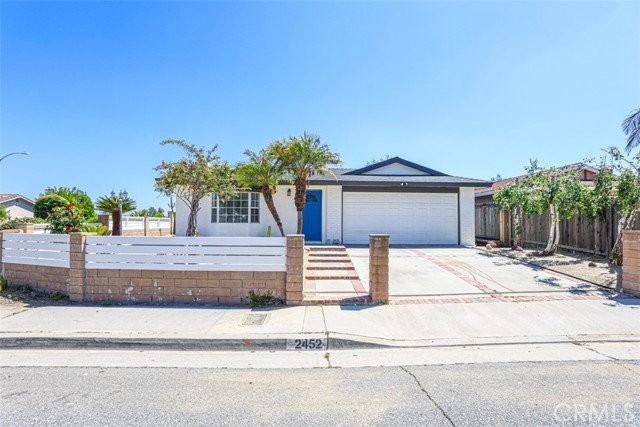 2452 E Brenda St - Photo 3 of 8