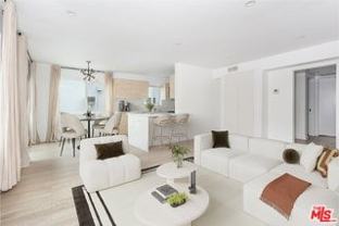 560 N Kings Rd - Photo 1 of 1