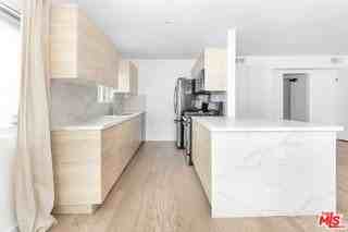 560 N Kings Rd #4 - Photo 3 of 8