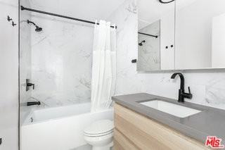 560 N Kings Rd #4 - Photo 6 of 8
