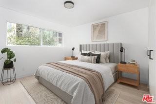 560 N Kings Rd #4 - Photo 7 of 8
