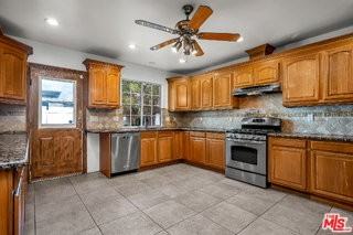 922 S Bundy Dr - Photo 4 of 8