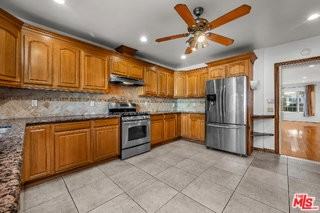 922 S Bundy Dr - Photo 5 of 8