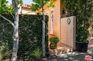 216 S Carmelina Ave - Photo 2 of 7