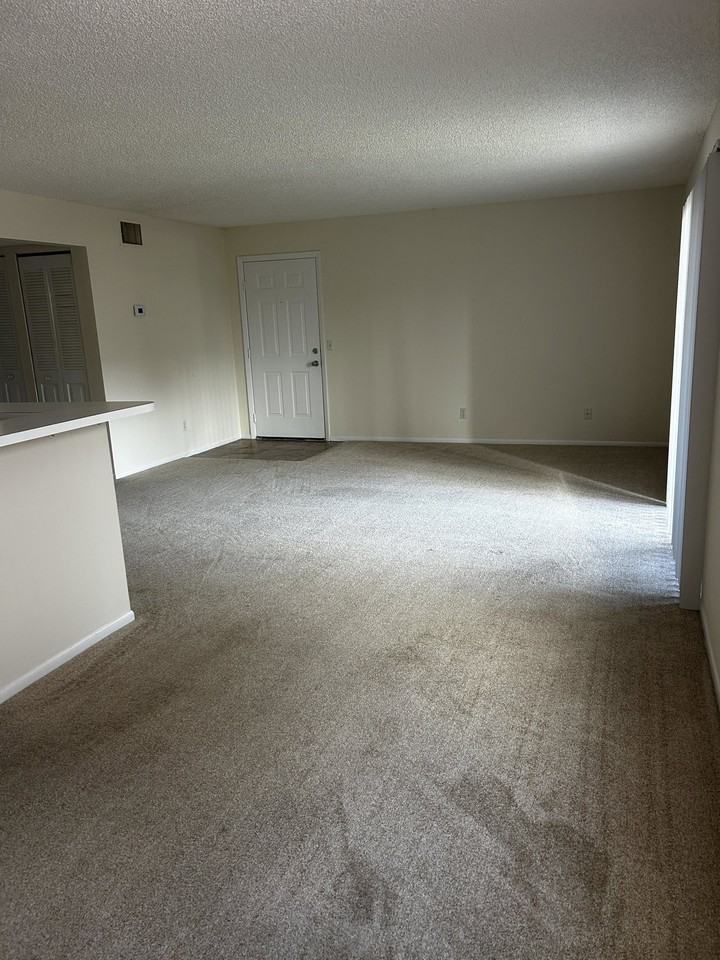 315 18th Pl #315 - Photo 3 of 8