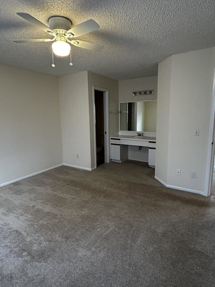 315 18th Pl #315 - Photo 4 of 8