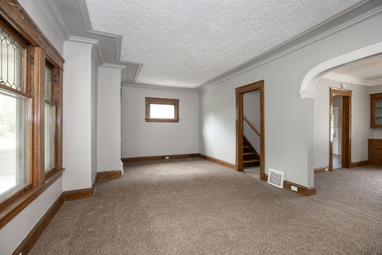 15401 Grovewood Ave - Photo 4 of 29