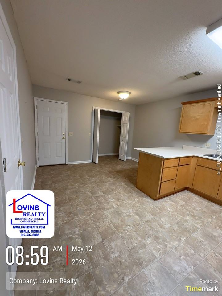 507 Green St #B - Photo 5 of 9