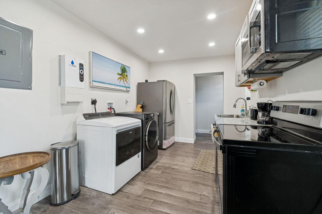 E 26th Ave - Photo 4 of 12