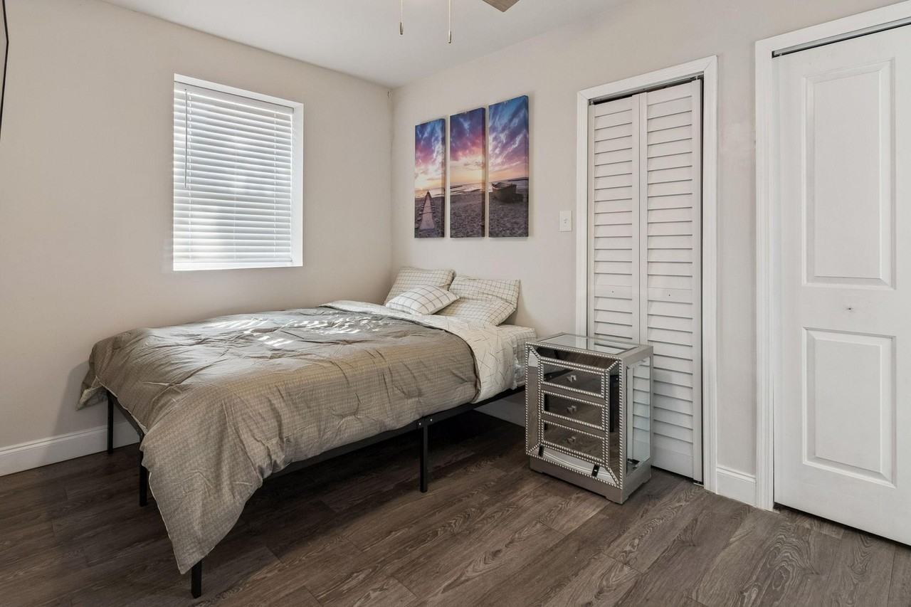 E 26th Ave - Photo 7 of 12