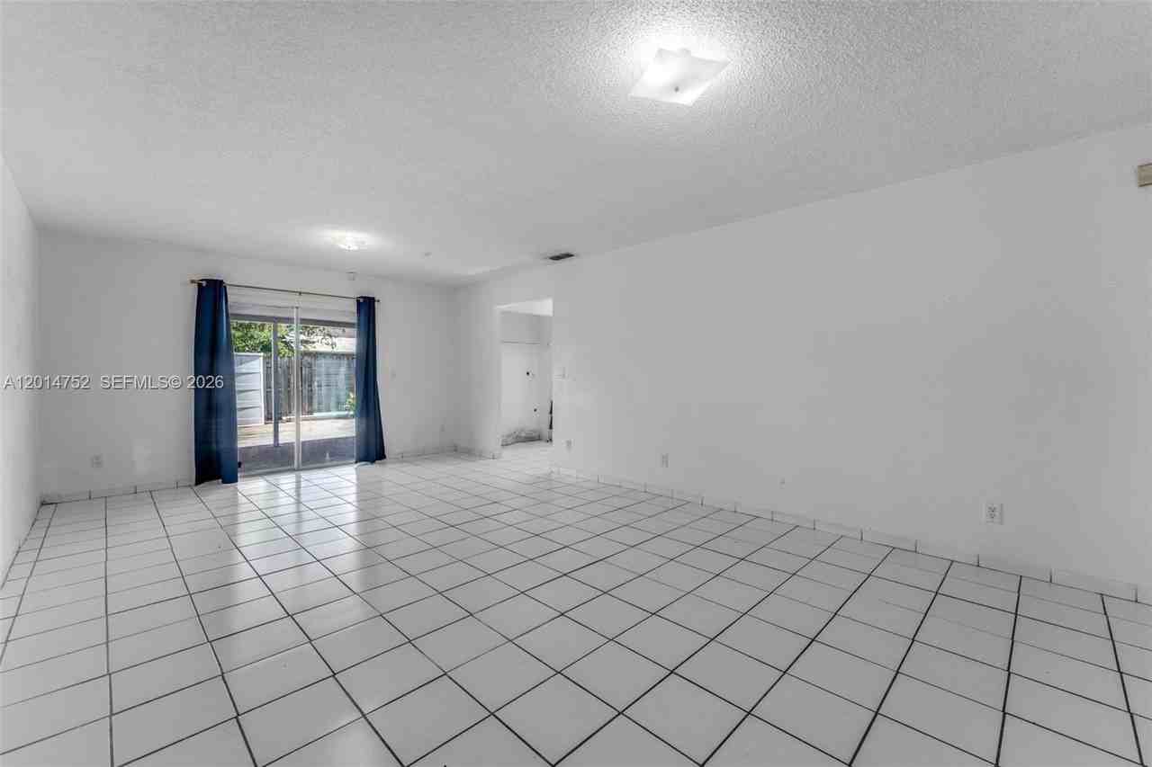 768 Sw 9th St #0 - Photo 5 of 39