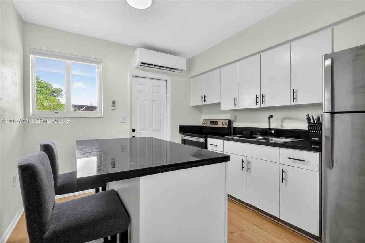 1003 Ne 110th St #1003 - Photo 7 of 29