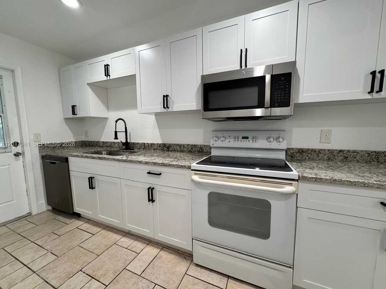 725 Northlake Blvd #4 - Photo 2 of 14
