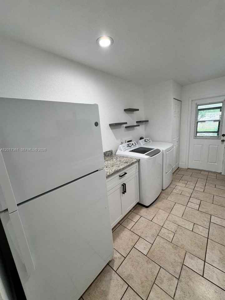 725 Northlake Blvd #4 - Photo 4 of 14