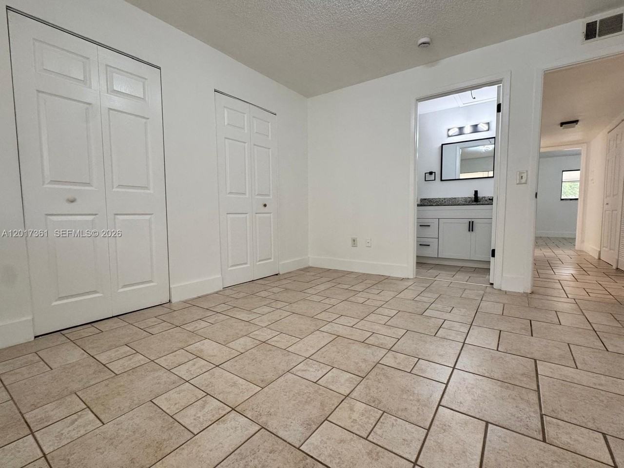725 Northlake Blvd #4 - Photo 5 of 14