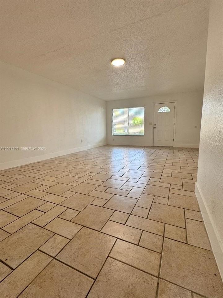 725 Northlake Blvd #4 - Photo 7 of 14