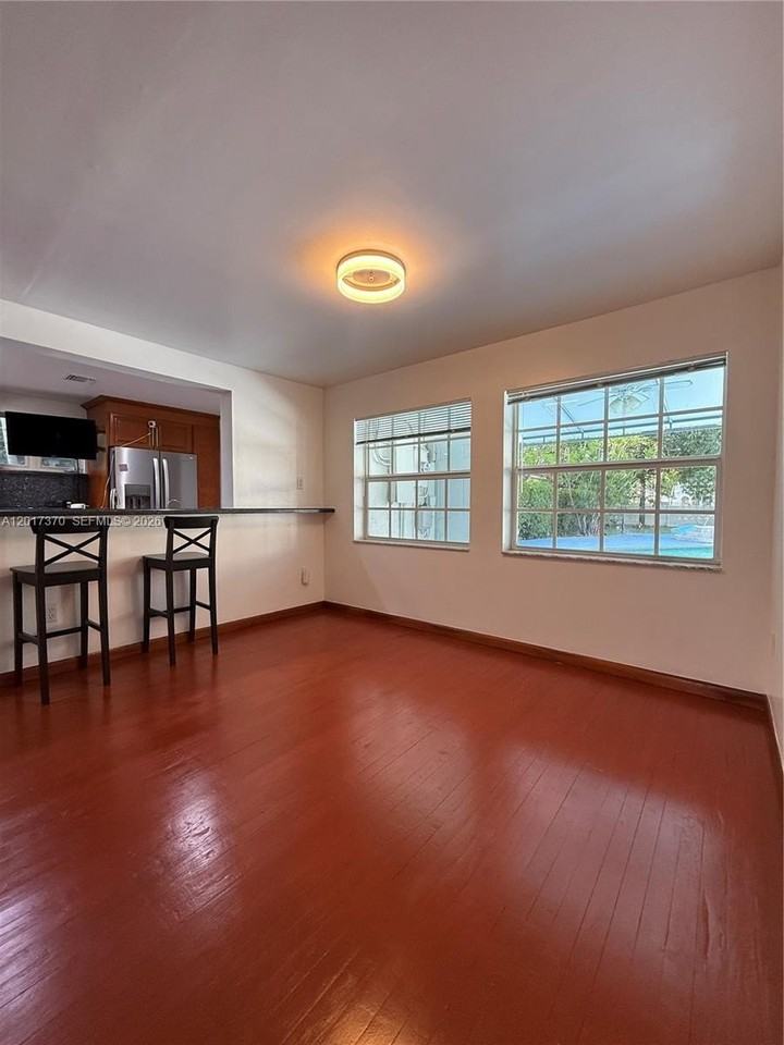 2232 Sw 5th St - Photo 7 of 47