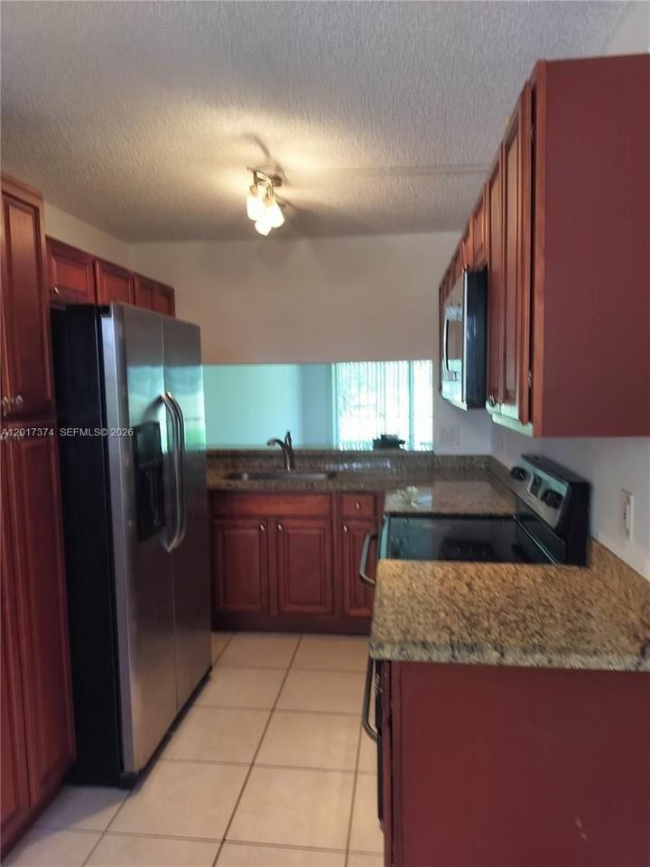 1001 Keystone Dr #F - Photo 2 of 11