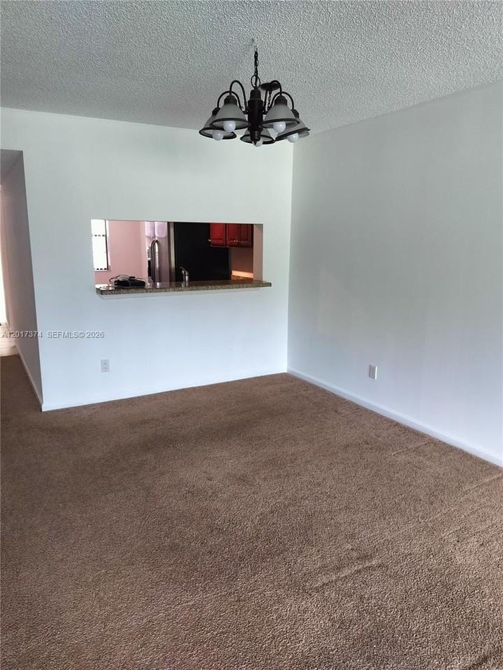 1001 Keystone Dr #F - Photo 4 of 11