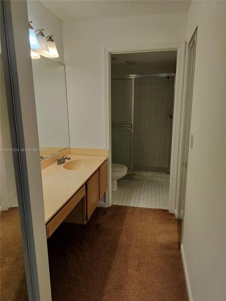 1001 Keystone Dr #F - Photo 7 of 11