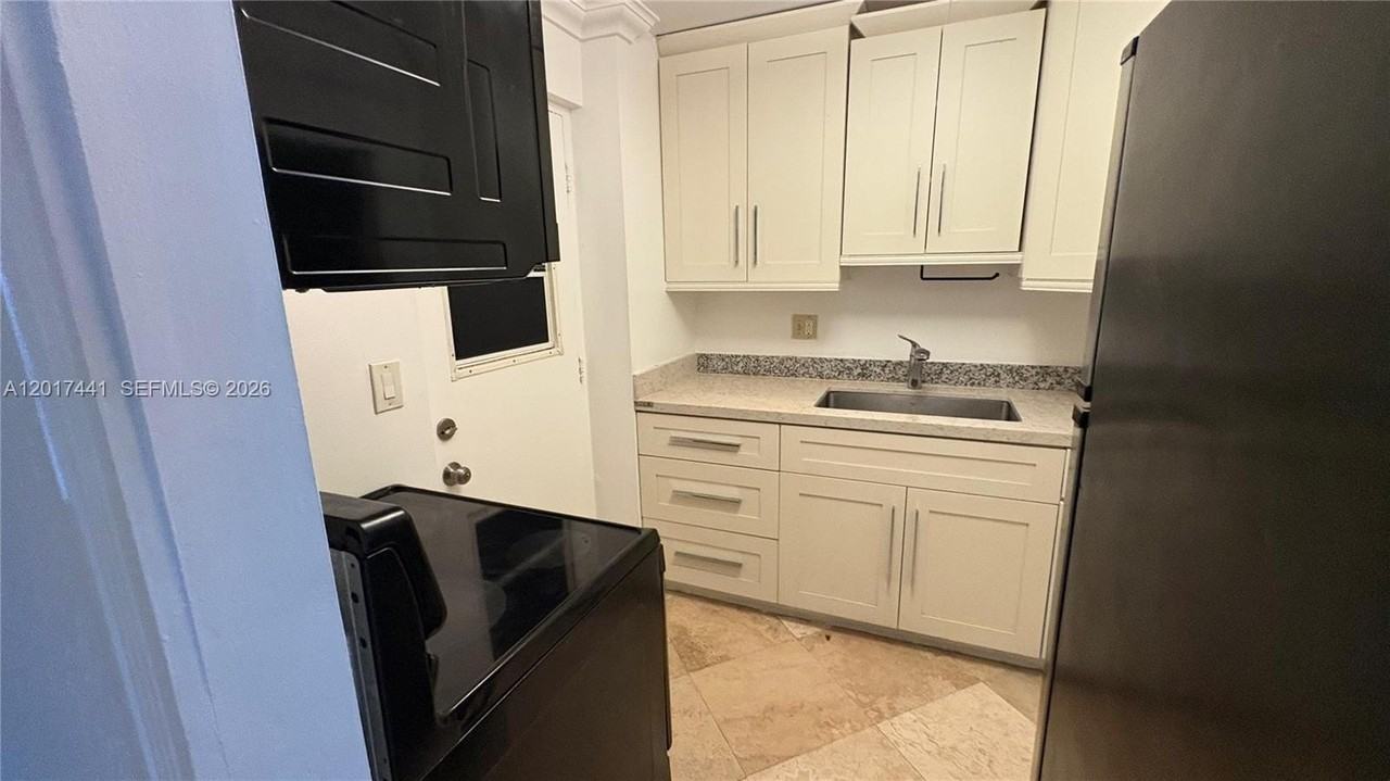 1407 Ne 56th St #316 - Photo 3 of 15