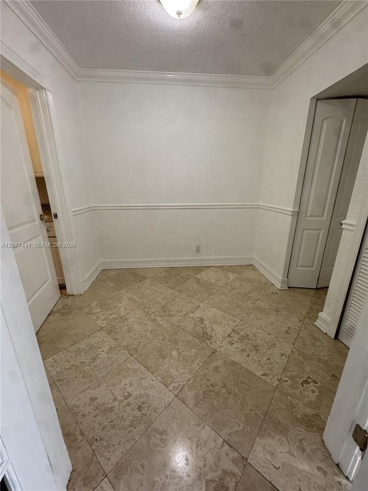 1407 Ne 56th St #316 - Photo 4 of 15