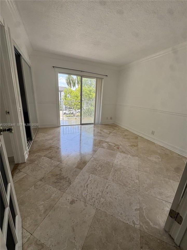 1407 Ne 56th St #316 - Photo 5 of 15