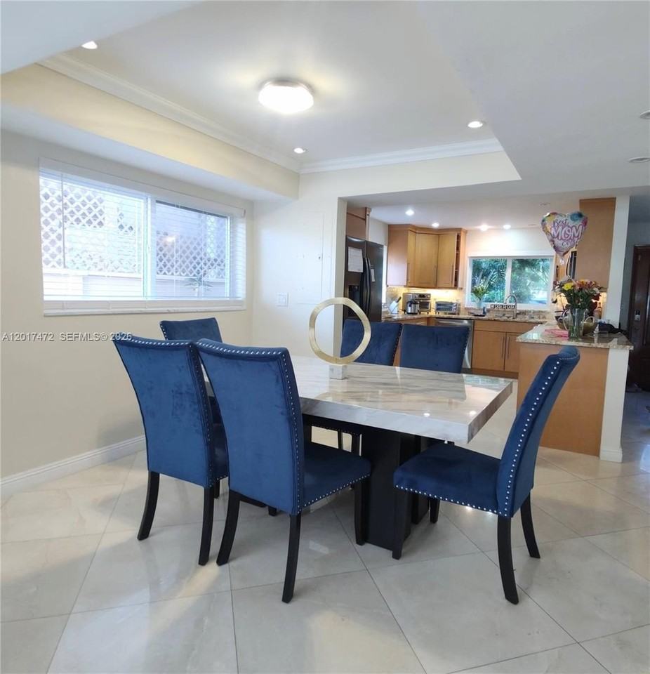 3853 Ne 170th St #B10 - Photo 7 of 50