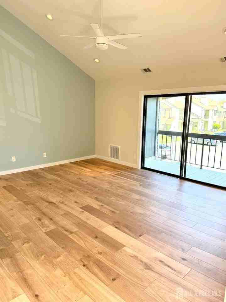 1511 Pebble Pl - Photo 5 of 24