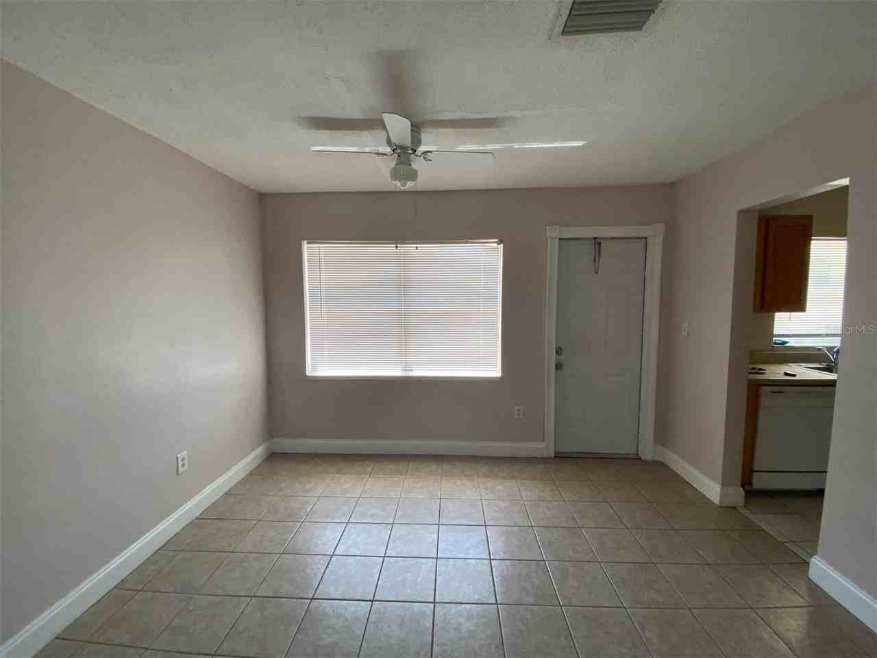 22017 Beverly Ave - Photo 2 of 12