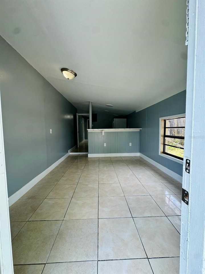 7714 Acadian Dr - Photo 2 of 6