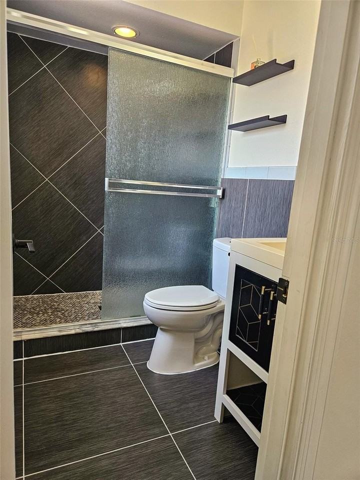 1366 Pacific Ct - Photo 7 of 12