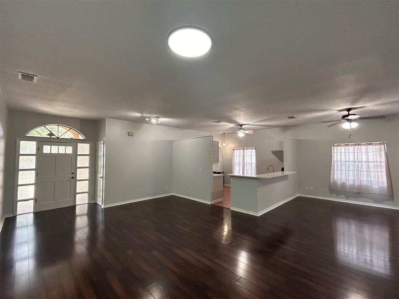 1046 Whittier Cir - Photo 2 of 18