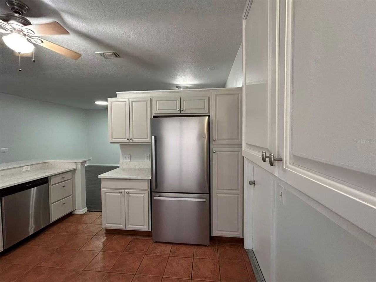 1046 Whittier Cir - Photo 5 of 18