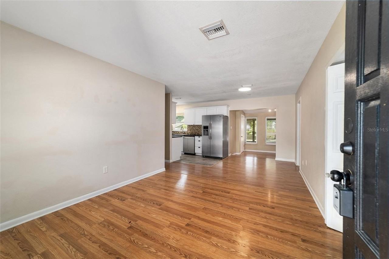 2936 Se 13th St - Photo 4 of 46