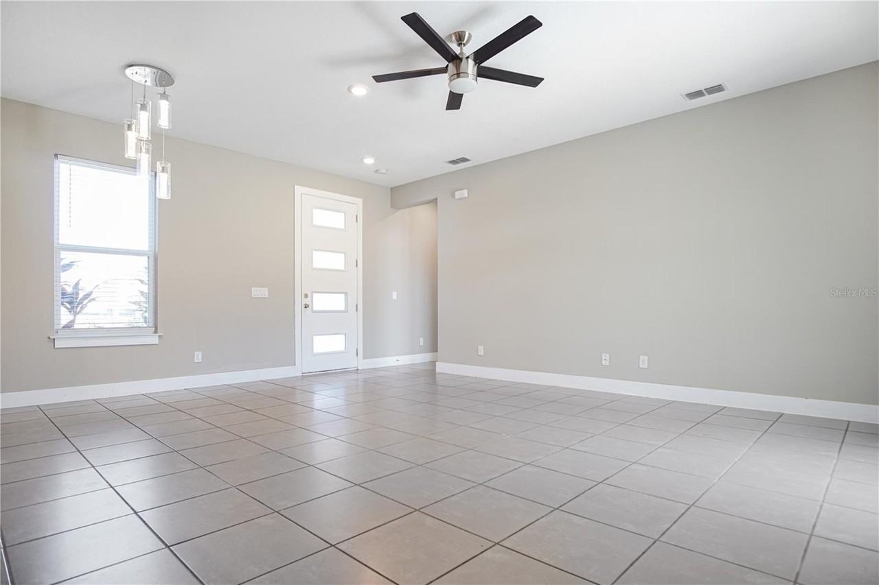 210 Goldenrod Ln - Photo 5 of 24