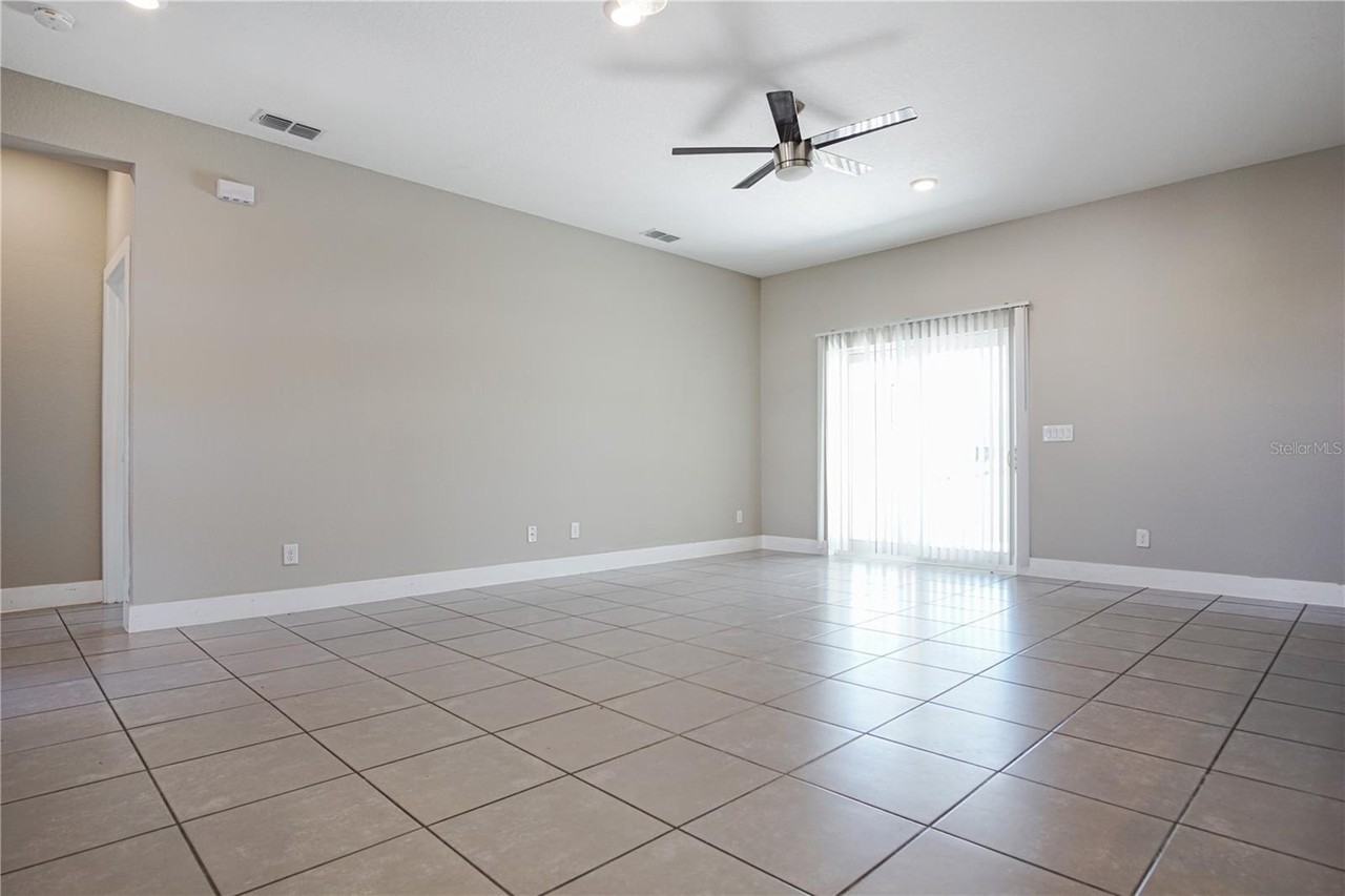 210 Goldenrod Ln - Photo 6 of 24