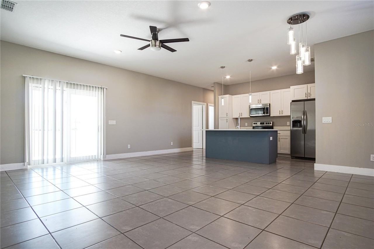 210 Goldenrod Ln - Photo 7 of 24
