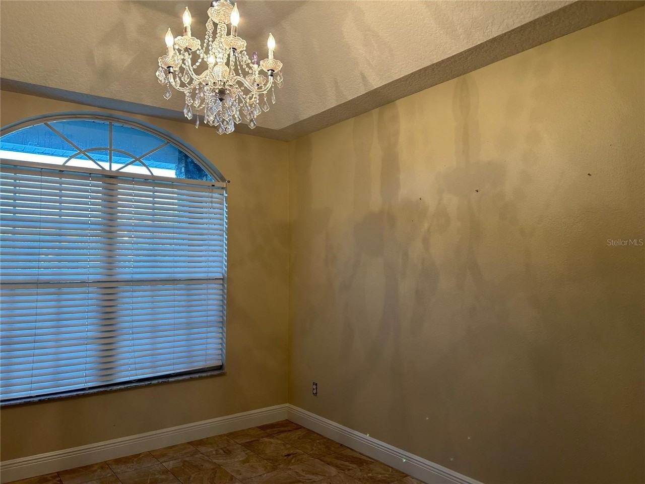 2396 Nightingale Ln - Photo 2 of 16