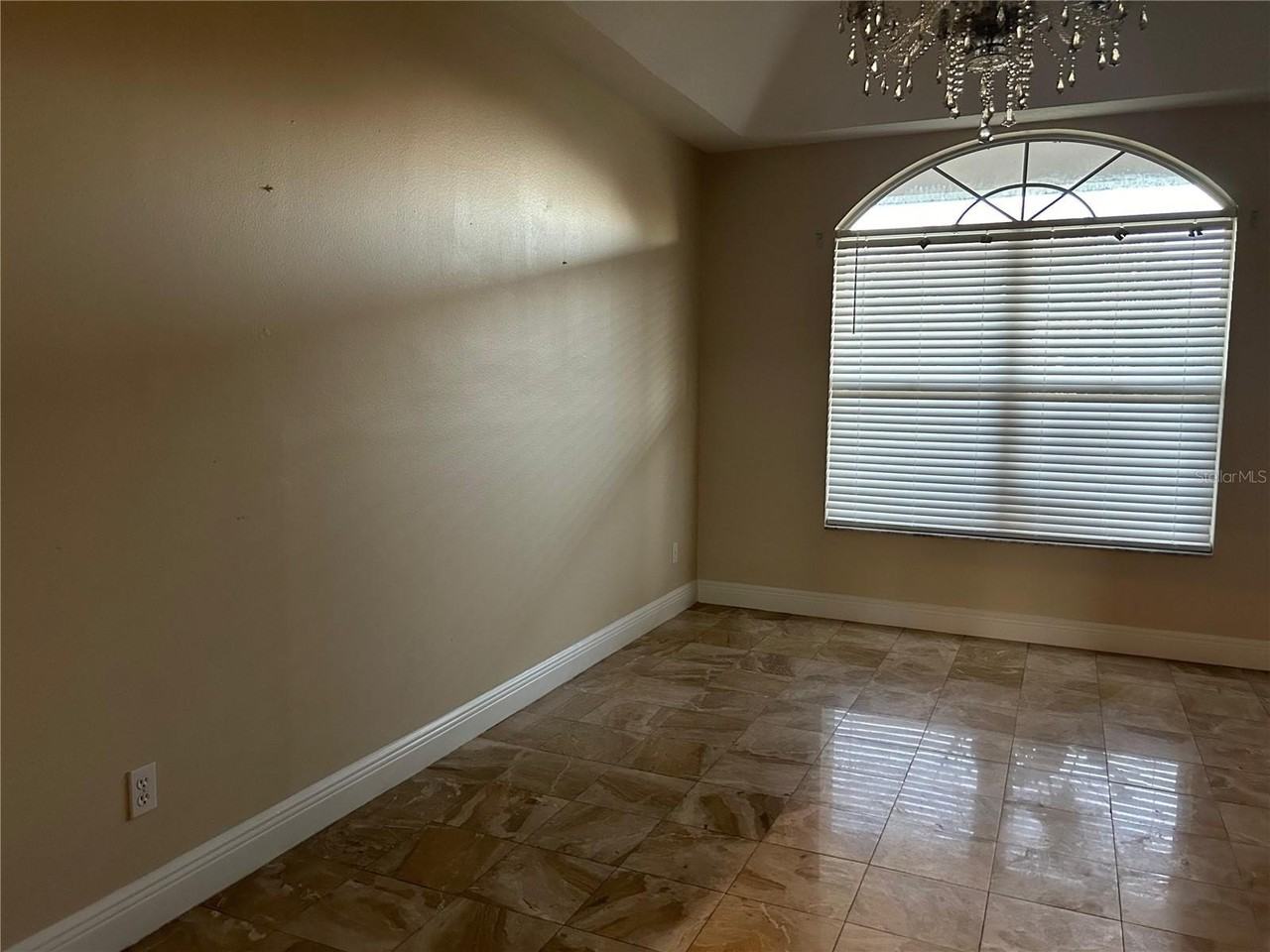2396 Nightingale Ln - Photo 4 of 16