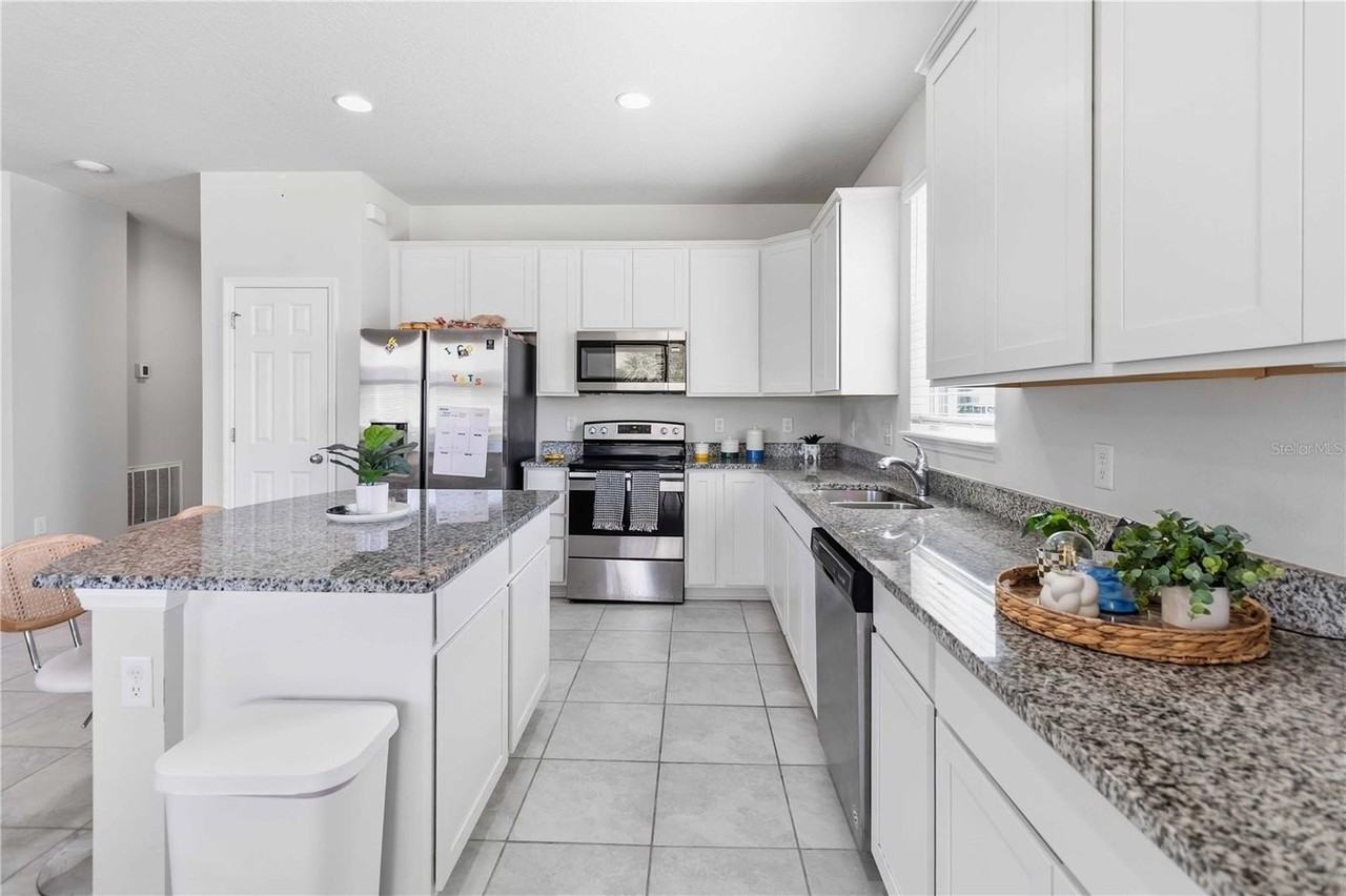 17241 Goldcrest Loop - Photo 4 of 29