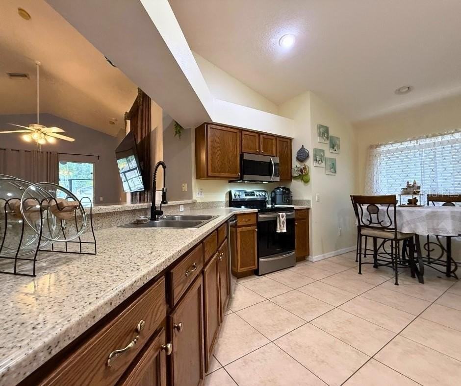 12831 Kings Lake Dr - Photo 7 of 24
