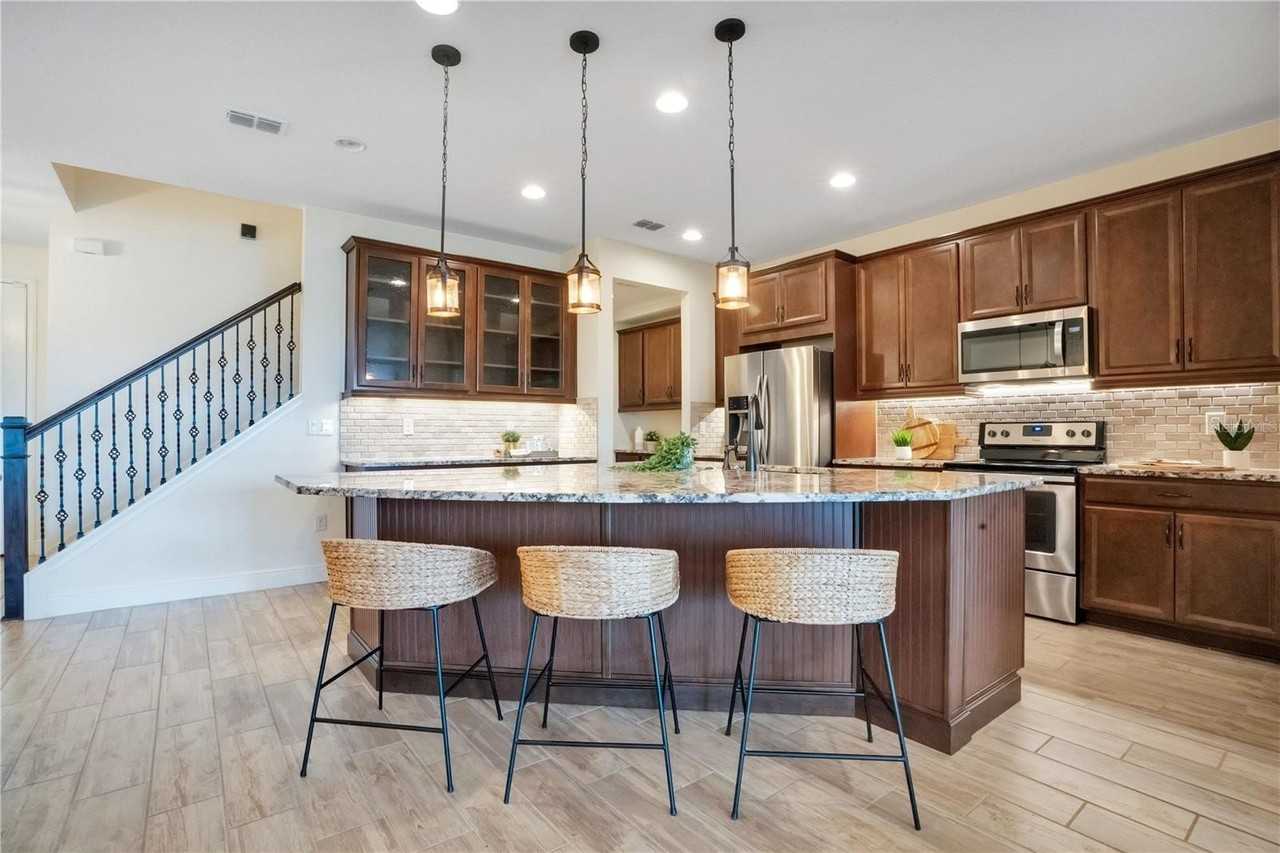 9009 Palm Key Ave - Photo 4 of 34