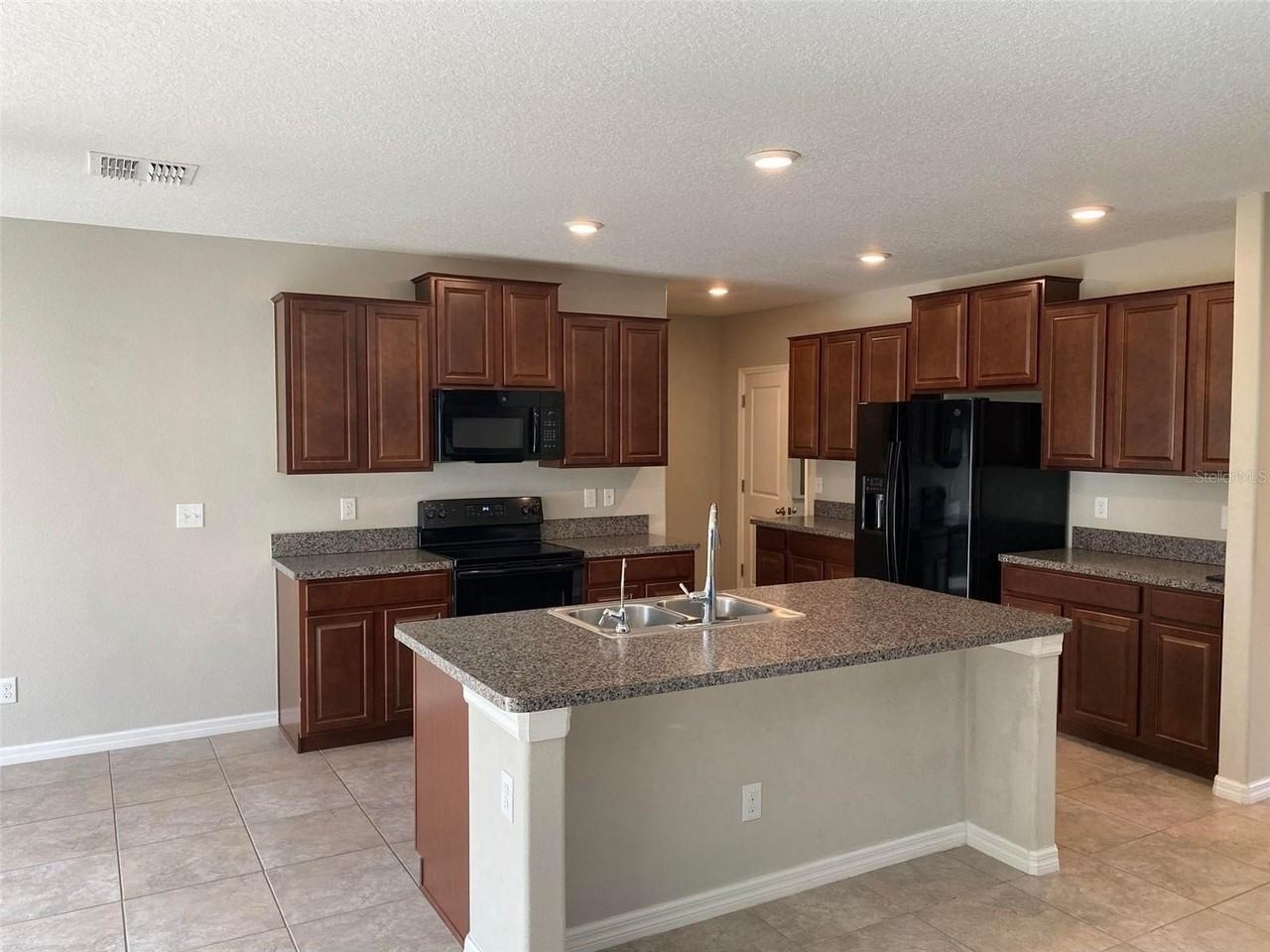 9648 Sage Creek Dr - Photo 5 of 17