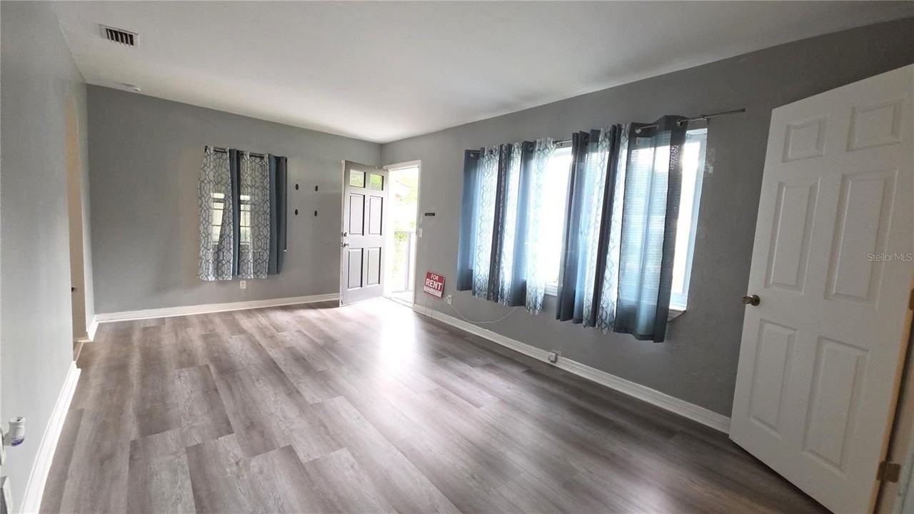 948 W Wisconsin Ave - Photo 4 of 18