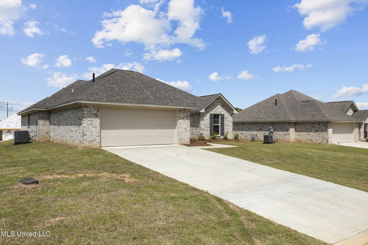 230 Hemingway Cir - Photo 2 of 22