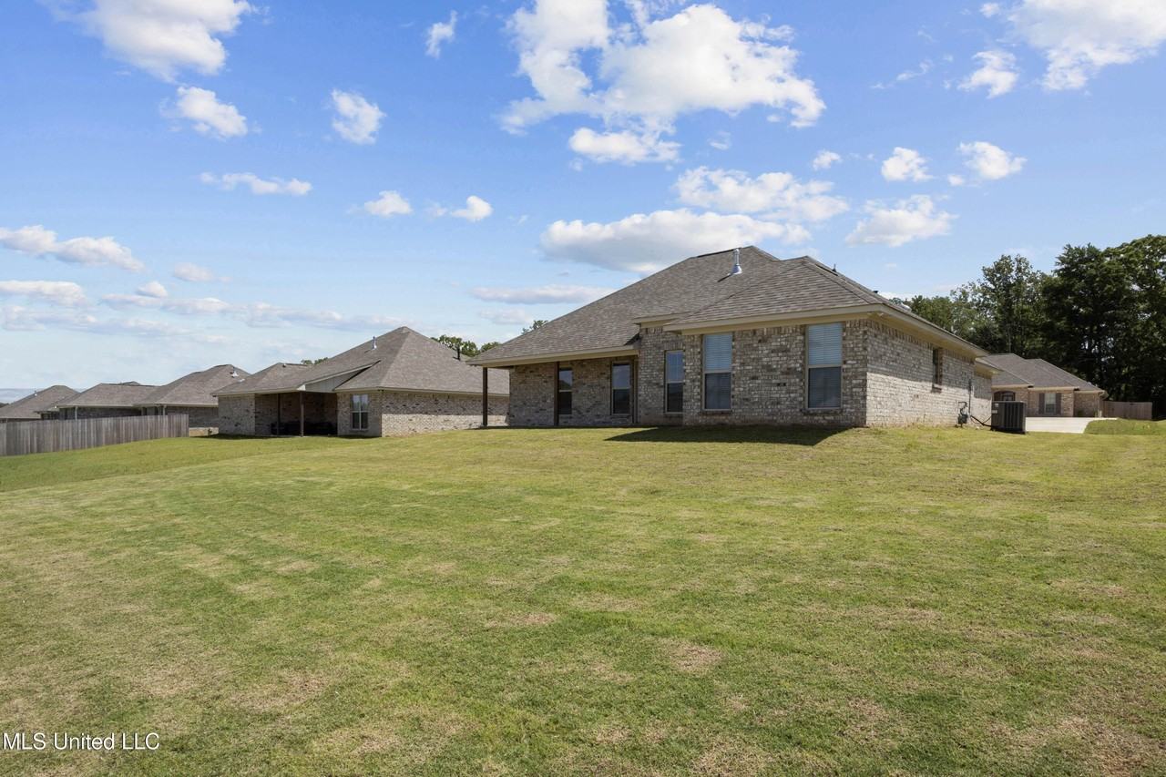 230 Hemingway Cir - Photo 4 of 22
