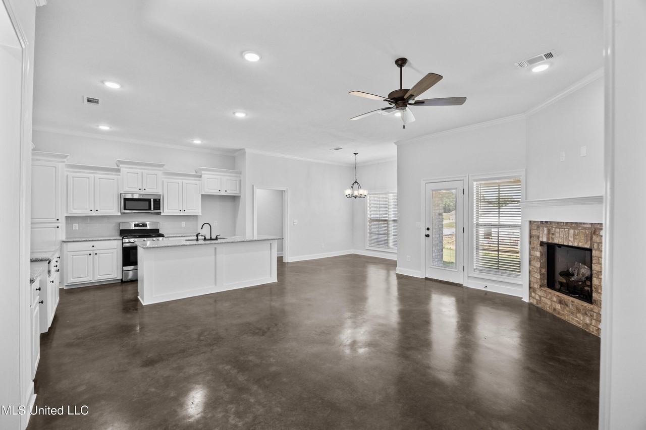 230 Hemingway Cir - Photo 6 of 22
