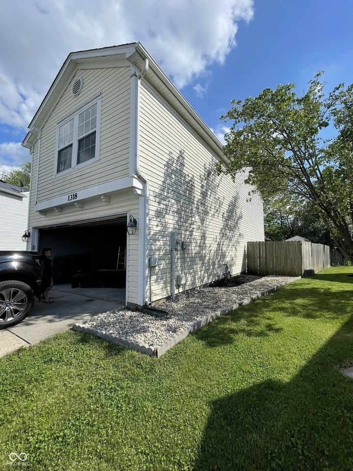 1318 Crescent Dr - Photo 5 of 24