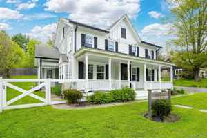 featured image of 5 Valley Farm Rd